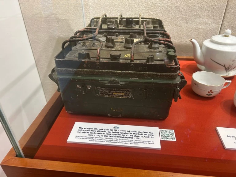 Chiếc máy vô tuyến điện – chiến lợi phẩm mà Đại tướng Nguyễn Chí Thanh thu được trong chiến dịch ở miền nam.