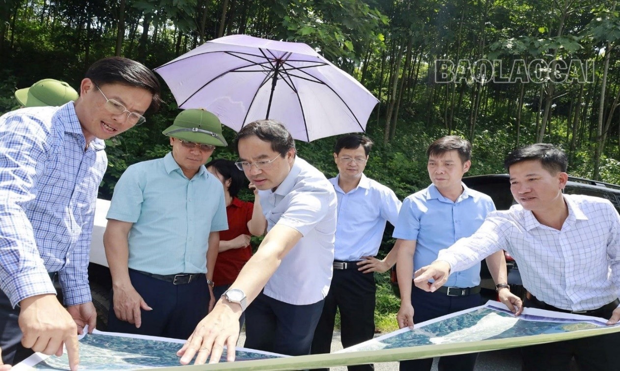 Bí thư Tỉnh ủy Trịnh Xuân Trường khảo sát các dự án tại Bảo Yên. (Nguồn Báo Lào Cai) 4-8624.jpg