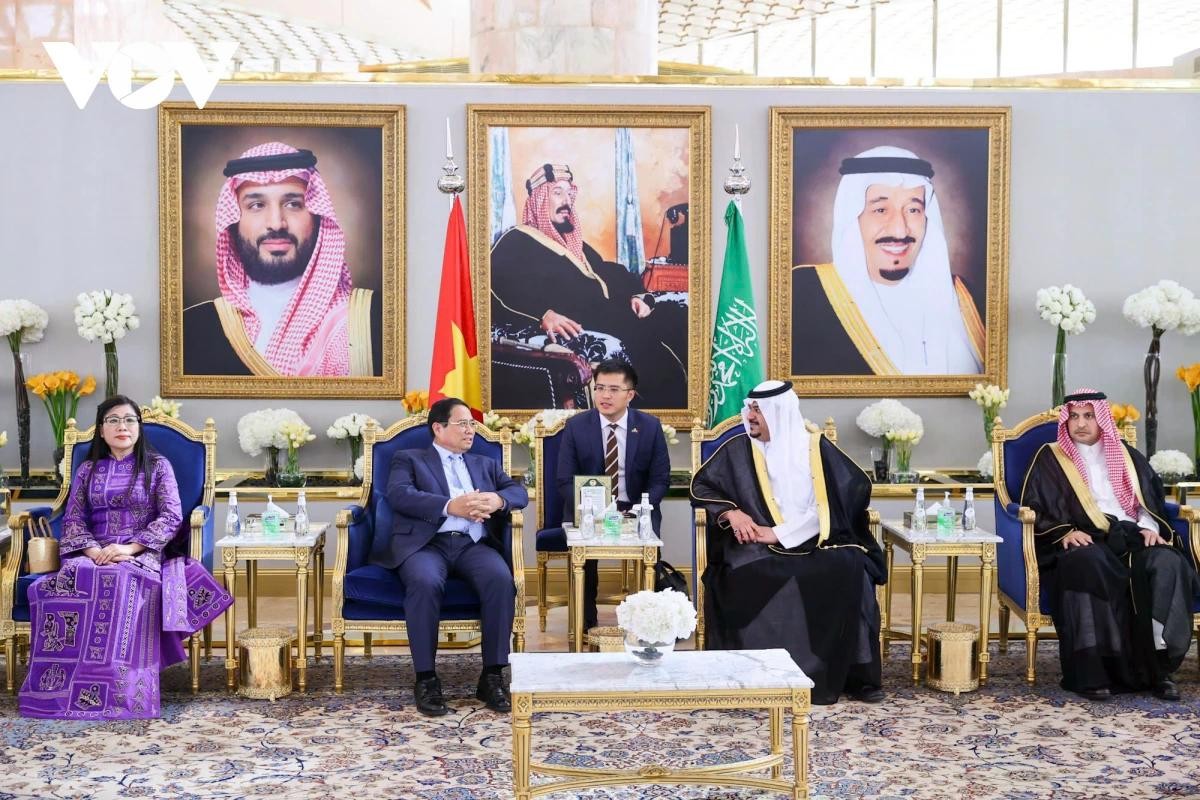 Việt Nam và Saudi Arabia thống nhất mục tiêu kim ngạch thương mại 10 tỷ USD. Việt Nam và Saudi Arabia thống nhất mục tiêu kim ngạch thương mại 10 tỷ USD.