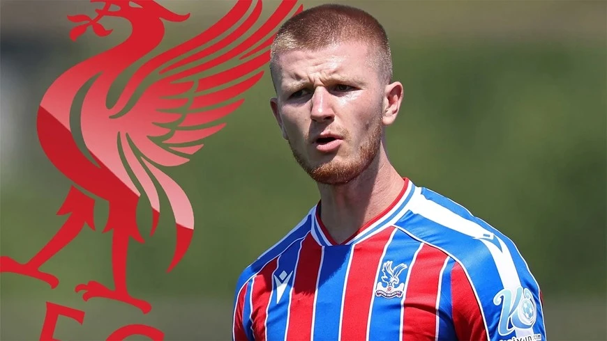 Phong độ của Adam Wharton đang bị đặt dấu hỏi.