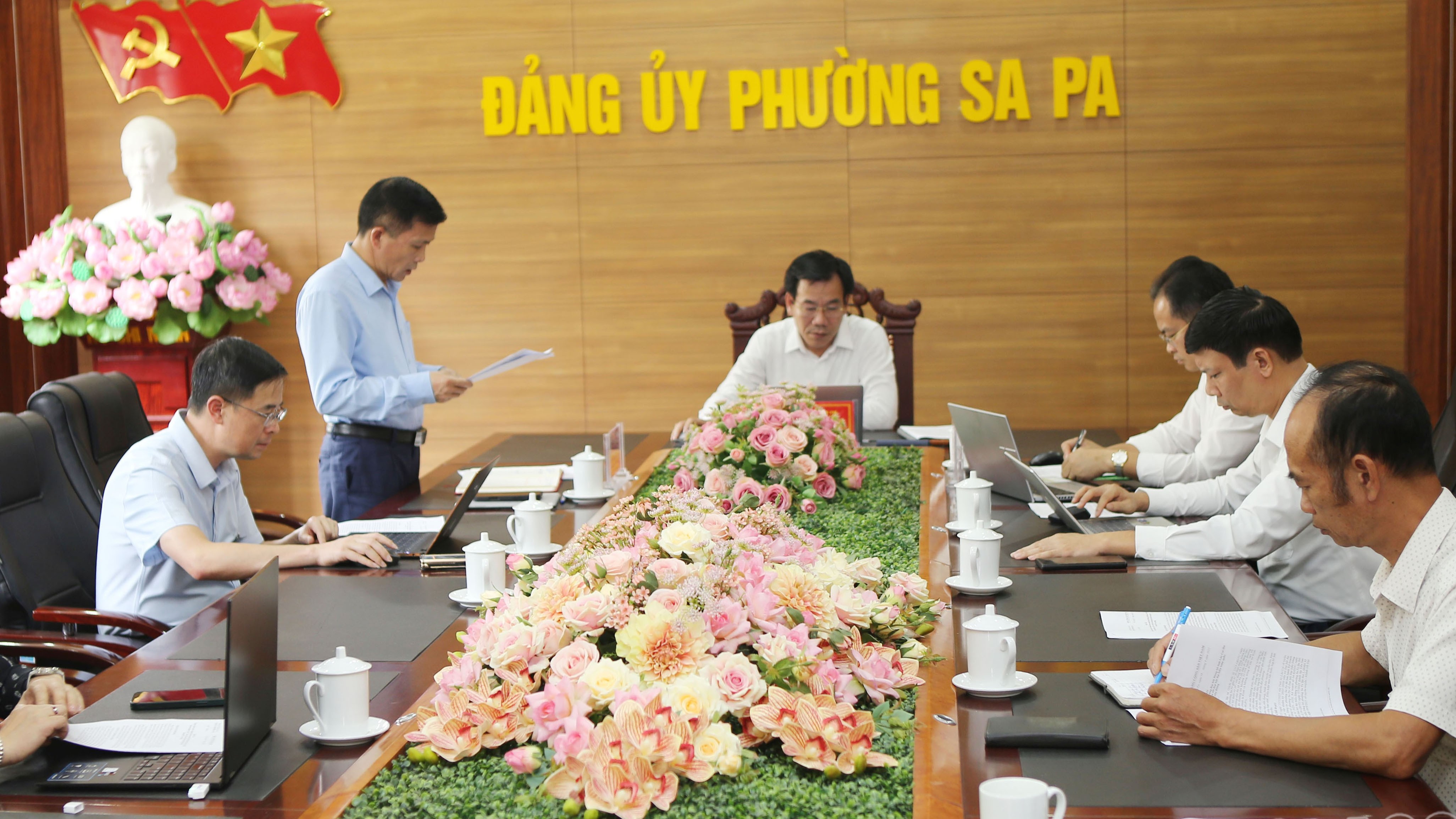 Quang cảnh buổi làm việc. image-7212.jpg