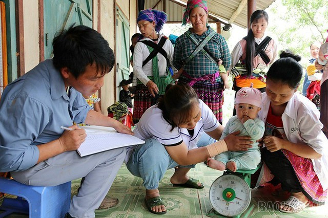 Mô hình "Cải thiện thực hành chăm sóc và nuôi dưỡng trẻ nhỏ dựa vào cộng đồng góp phần cải thiện tình trạng dinh dưỡng ở trẻ tại Lào Cai. baolaocai-br_dinh-duong-o-lao-cai-175853110292866761317.jpg