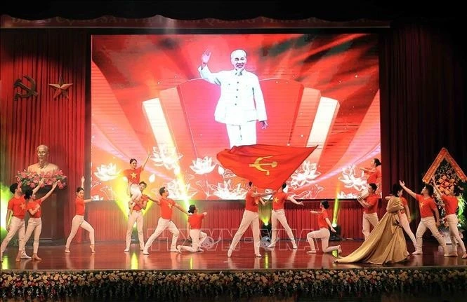 Chương trình văn nghệ chào mừng.