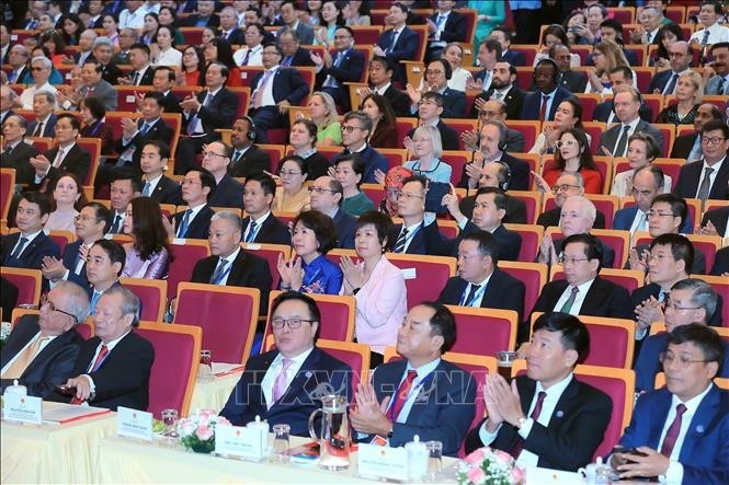 Các đại biểu trong nước và quốc tế đến dự. Các đại biểu trong nước và quốc tế đến dự.