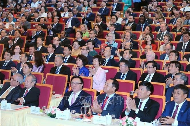 Các đại biểu trong nước và quốc tế đến dự.