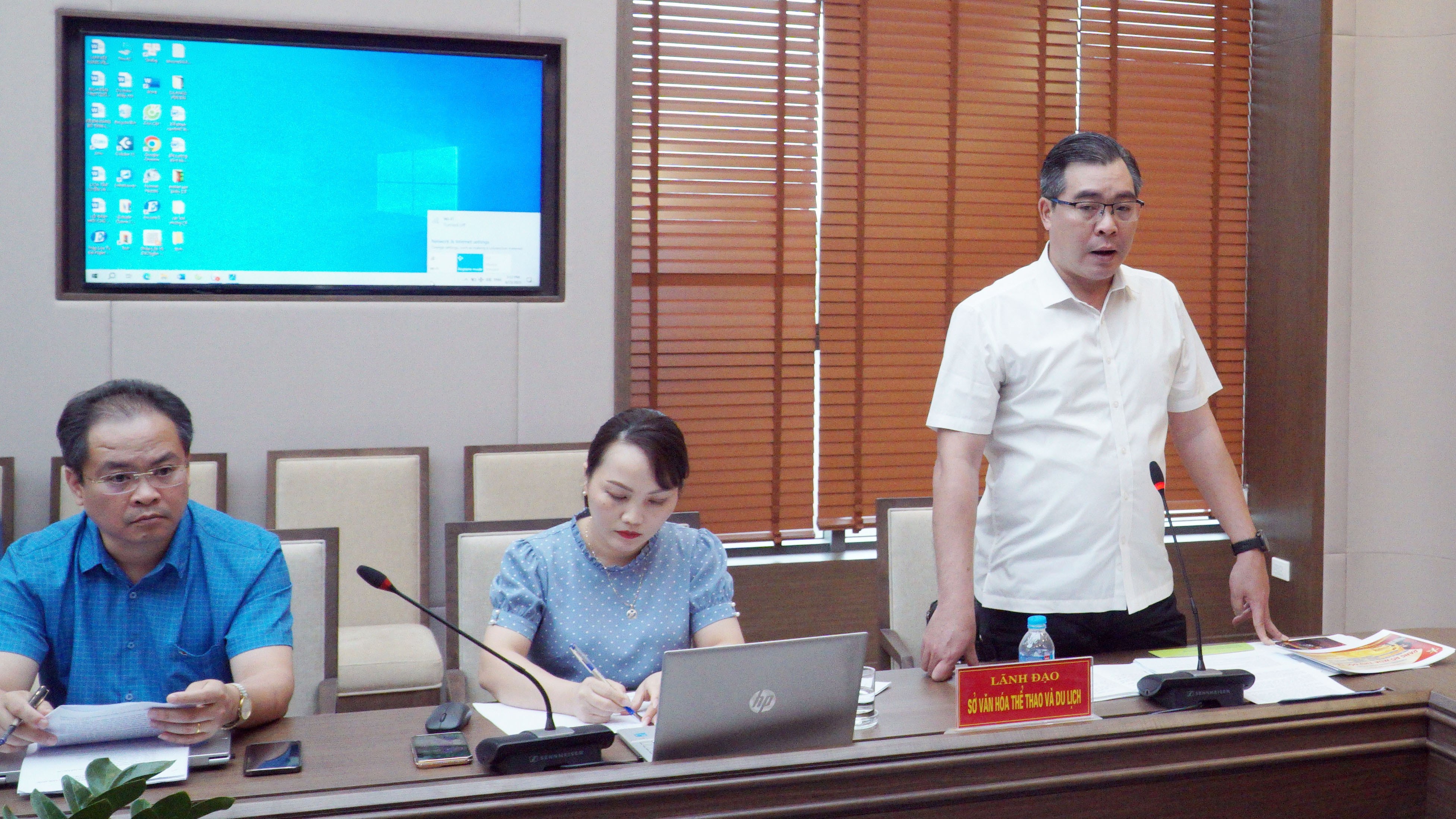 Lãnh đạo Sở Văn hóa, Thể thao và Du lịch tỉnh báo cáo tại cuộc họp. image-3.jpg