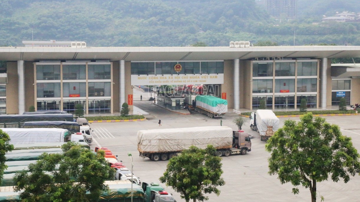Hoạt động xuất - nhập khẩu tại Cửa khẩu Lào Cai. c-x2.jpg