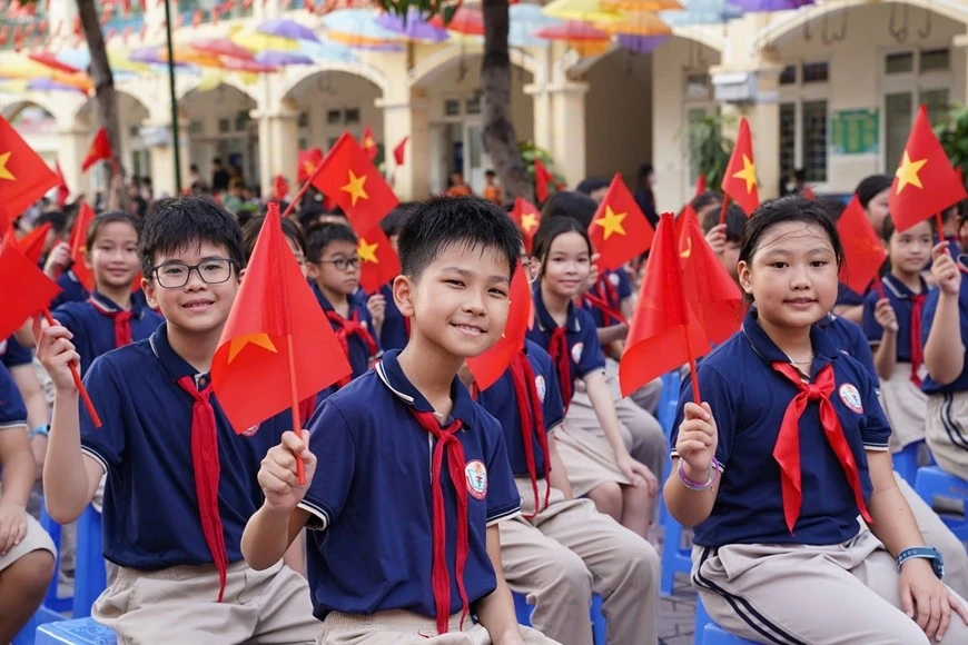 Các em thiếu nhi tham gia lễ phát động.