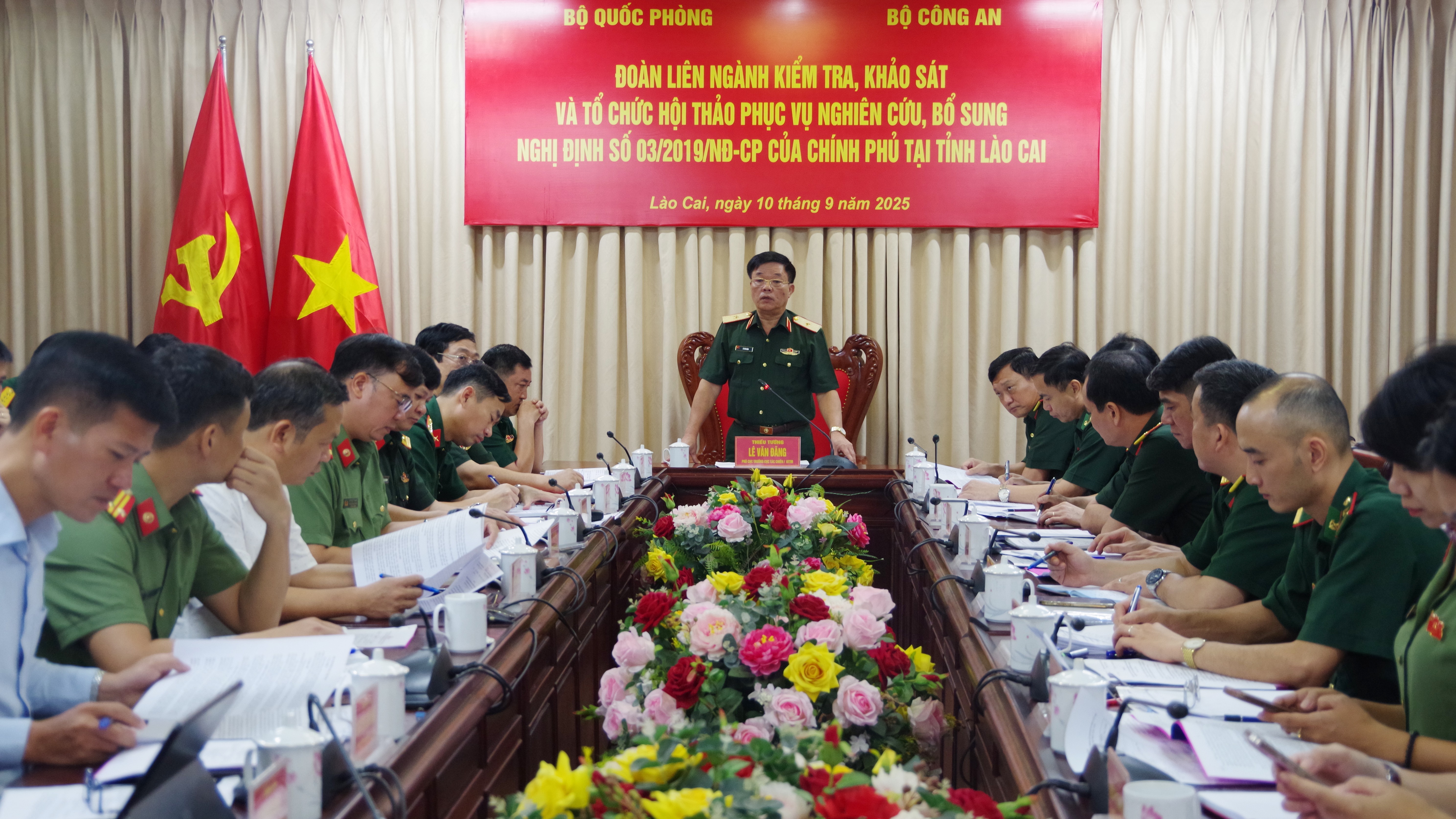 Đồng chí Thiếu tướng Lê Văn Đãng kết luận buổi kiểm tra. 1-dong-chi-thieu-tuong-le-van-dang-pho-cuc-truong-cuc-tac-chien-bo-tong-tham-muu-nhan-xet-ket-luan.jpg