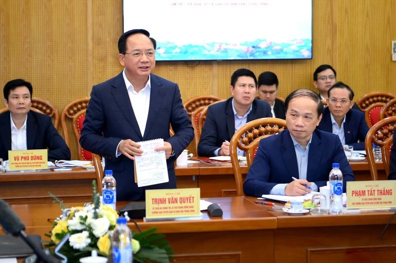 Đồng chí Trịnh Văn Quyết, Ủy viên Bộ Chính trị, Bí thư Trung ương Đảng, Trưởng Ban Tuyên giáo và Dân vận Trung ương phát biểu tại cuộc làm việc.