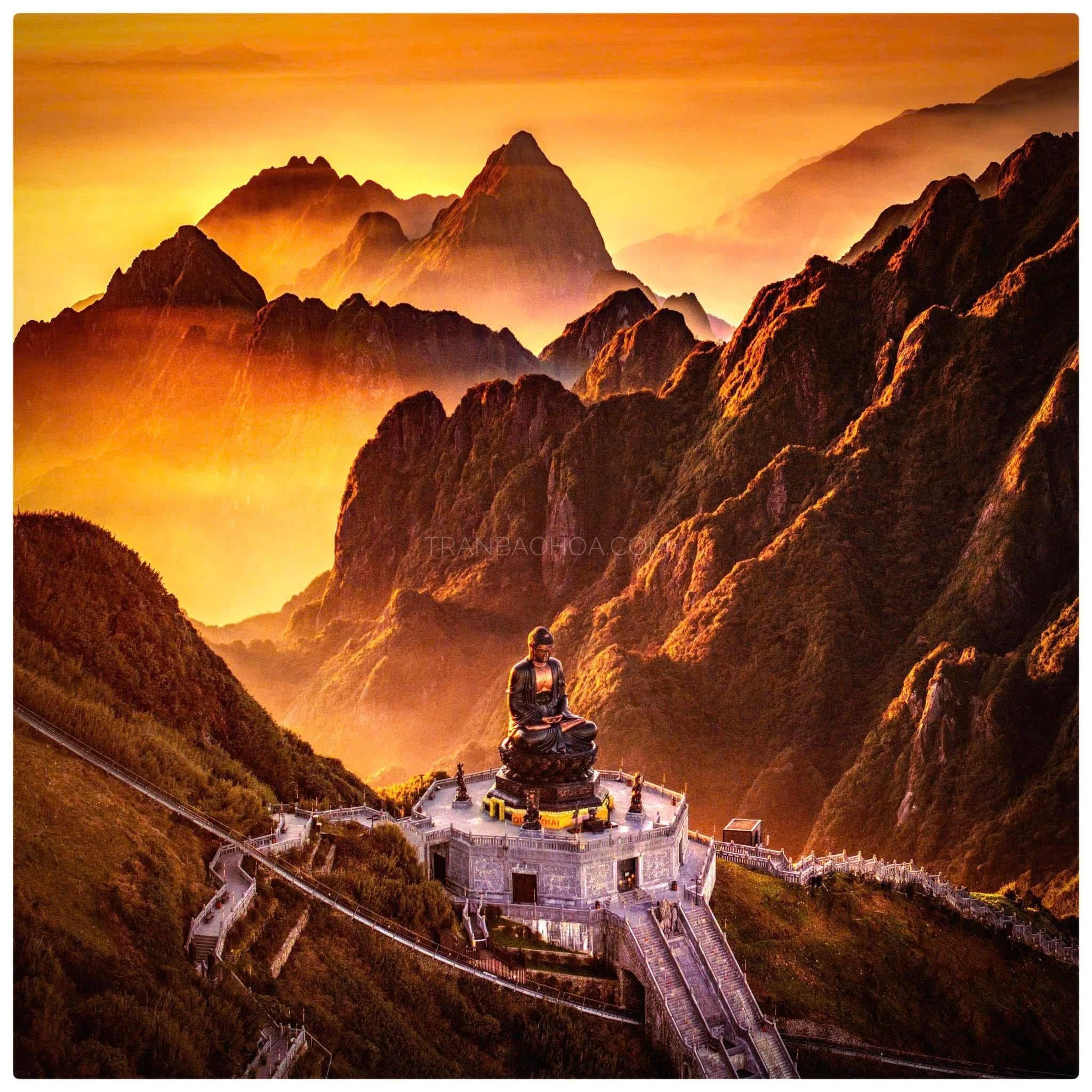 Vẻ đẹp kỳ ảo của “Nóc nhà Đông Dương”.