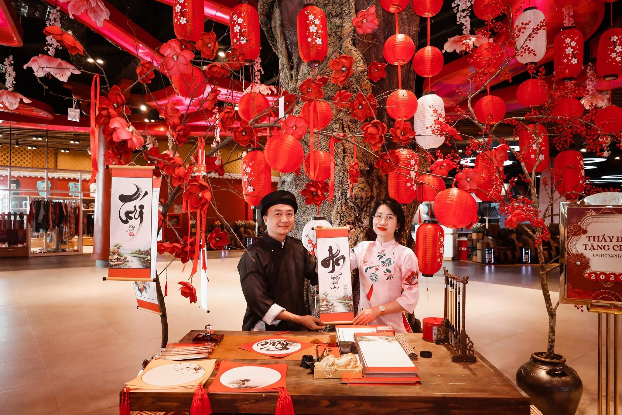 Nhiều trải nghiệm tết Việt cho du khách du xuân tới Hạ Long.