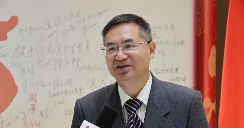 Tiến sĩ Thành Hán Bình, Giám đốc Trung tâm Nghiên cứu Việt Nam, Đại học Công nghiệp Chiết Giang. Tiến sĩ Thành Hán Bình, Giám đốc Trung tâm Nghiên cứu Việt Nam, Đại học Công nghiệp Chiết Giang.