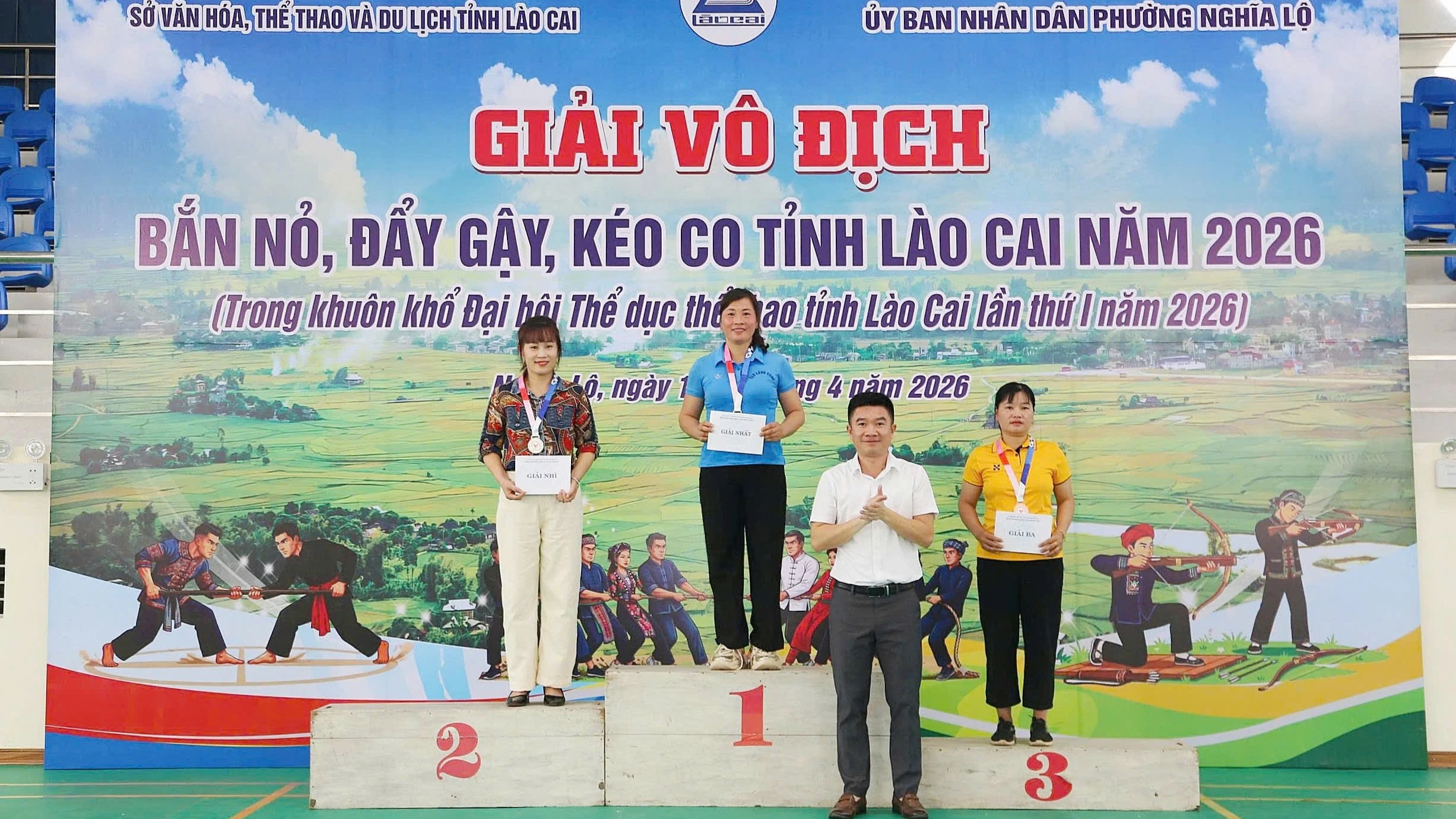 btc-trao-giai-nhat-nhi-ba-cho-nu-ban-no-dung-ban-3716.jpg