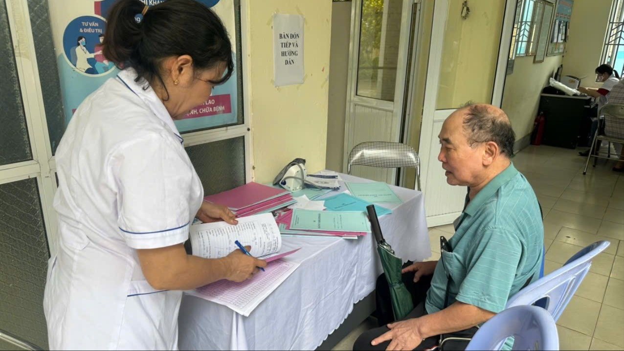 Quan tâm chăm sóc sức khỏe cho người có công, thân nhân người có công với cách mạng thể hiện truyền thống Uống nước nhớ nguồn của dân tộc. 523522015-122134370468415433-7975967752466401305-n.jpg