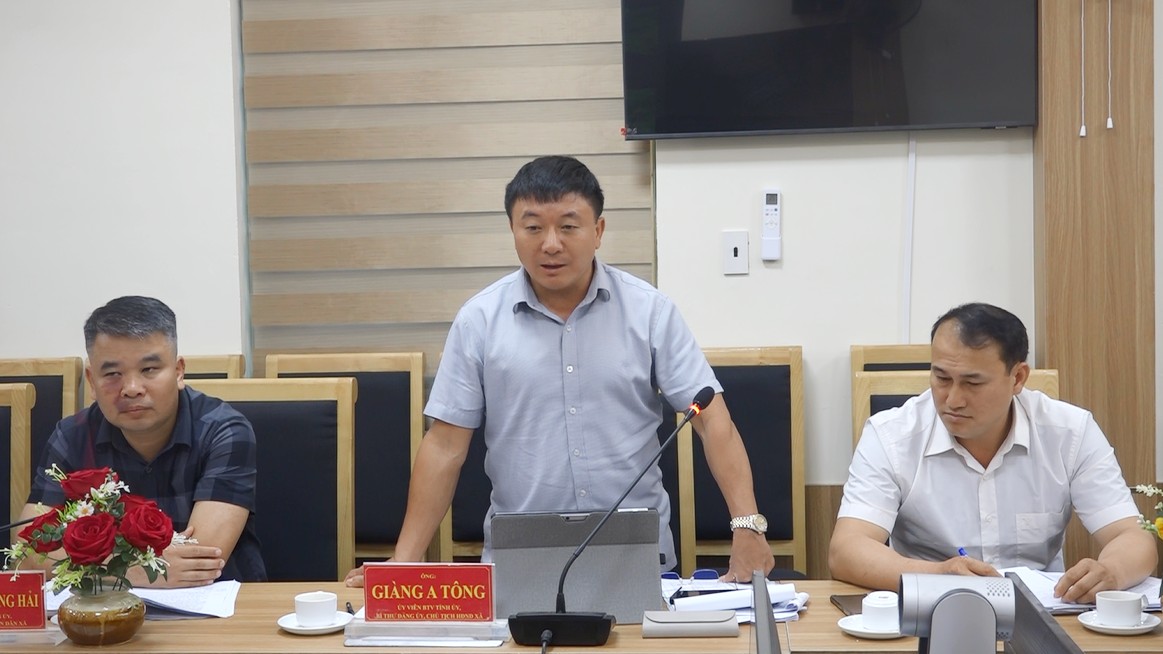 Đồng chí Giàng A Tông, Ủy viên Ban Thường vụ Tỉnh ủy, Bí thư Đảng ủy, Chủ tịch HĐND xã Hạnh Phúc phát biểu tại buổi khảo sát. dong-chi-giang-a-tong-uy-vien-btv-tinh-uy-bi-thu-dang-uy-chu-tich-hdnd-xa-hanh-phuc-phat-bieu-tai-buoi-lam-viec.png