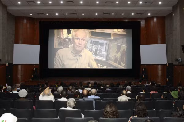 Tại lễ trao tặng, nhà làm phim người Thụy Điển Bo Öhlén đã chia sẻ về quá trình làm phim bằng hình thức trực tuyến.