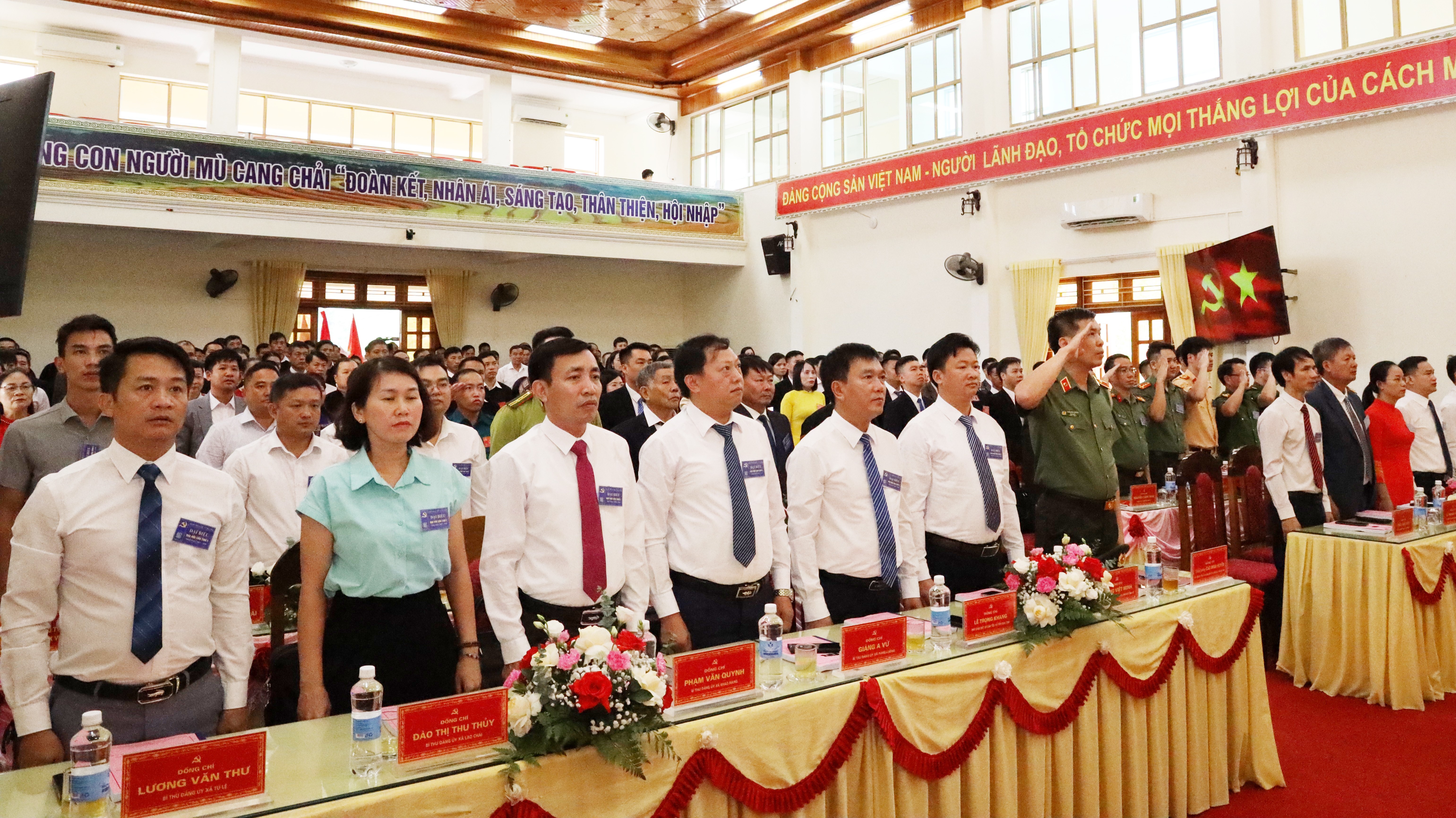Các đại biểu, khách mời dự đại hội. imgl6051.jpg