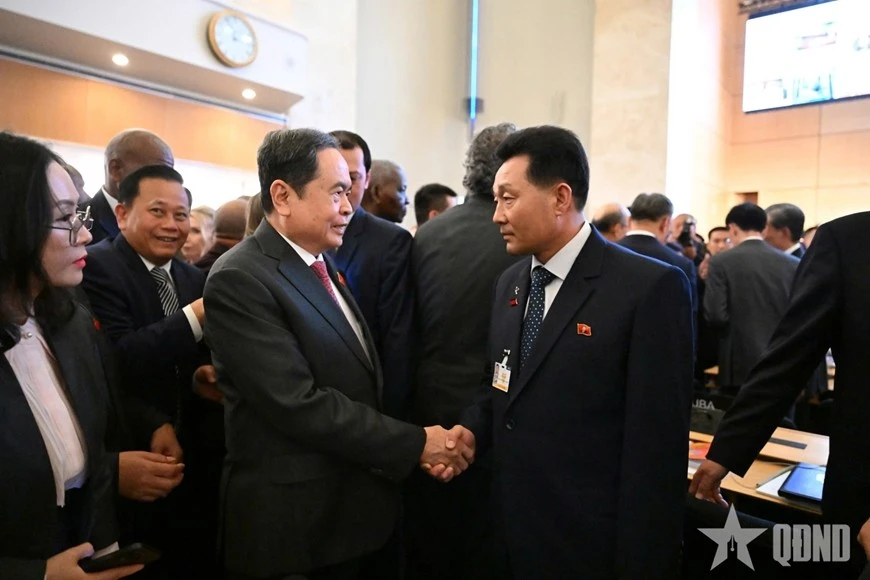 Chủ tịch Quốc hội Trần Thanh Mẫn gặp Chủ tịch Hội nghị Nhân dân tối cao Triều Tiên Pak Il Chol.