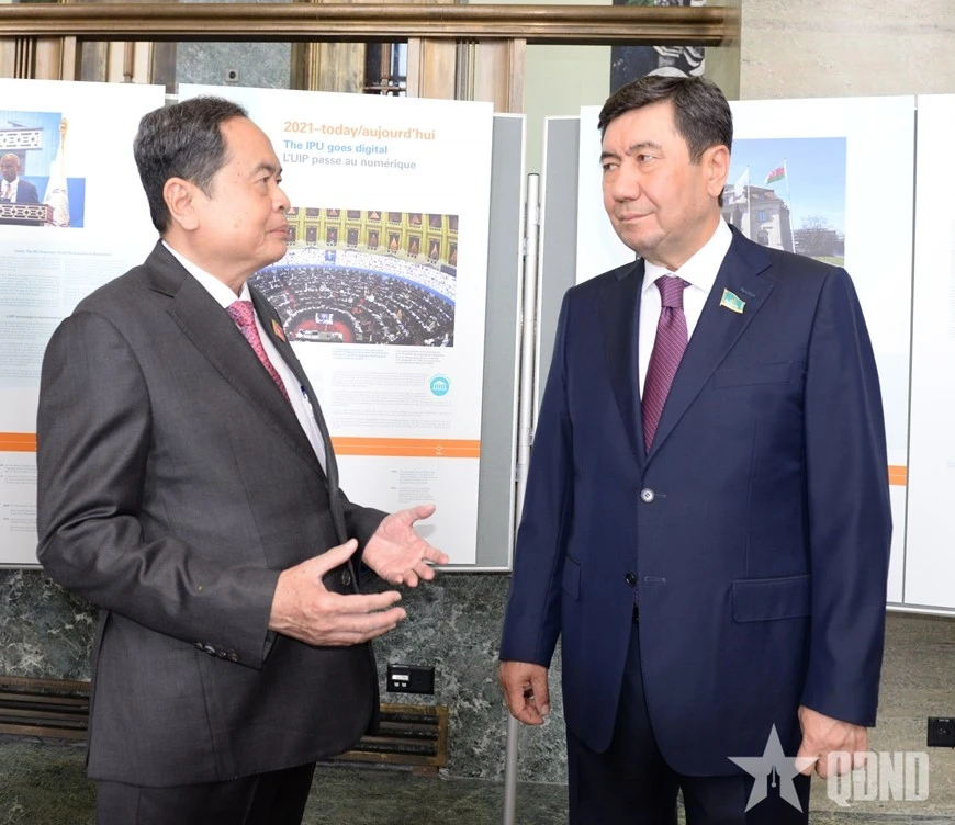 Chủ tịch Quốc hội Trần Thanh Mẫn gặp Chủ tịch Hạ viện Kazakhstan Yerlan Koshanov.