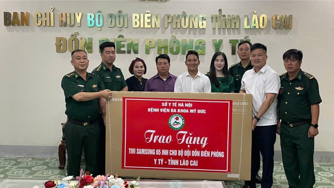 គណៈប្រតិភូបានអញ្ជើញទៅសាកសួរសុខទុក្ខ និងប្រគល់អំណោយជូនស្ថានីយ៍ការពារព្រំដែន Y Ty។ 3.jpg