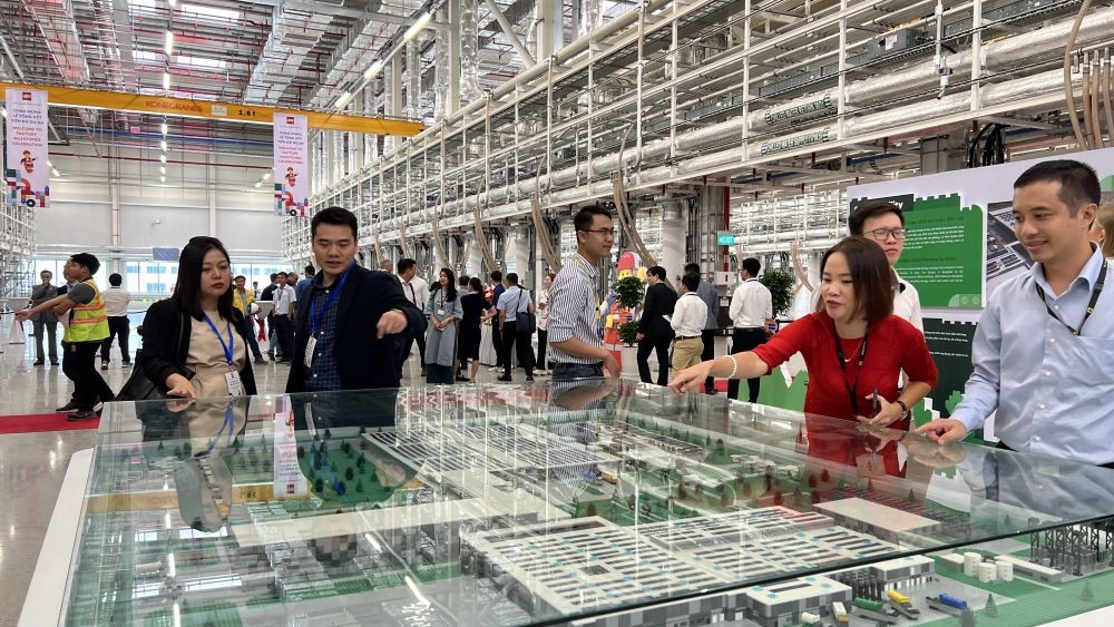 Nhà máy Lego tại Khu công nghiệp Việt Nam - Singapore III đang triển khai đúng tiến độ, chuẩn bị đi vào hoạt động. Nhà máy Lego tại Khu công nghiệp Việt Nam - Singapore III đang triển khai đúng tiến độ, chuẩn bị đi vào hoạt động.