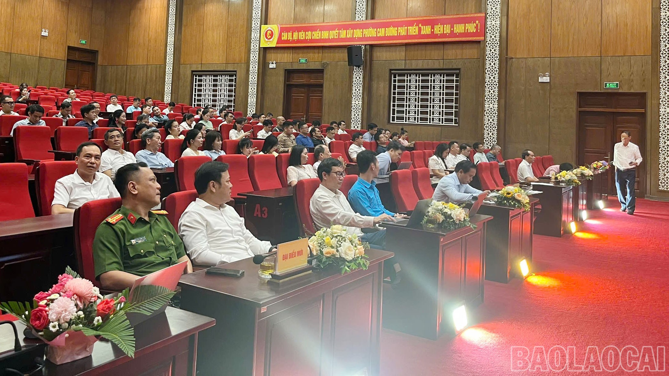 Đại biểu dự chương trình. image.jpg