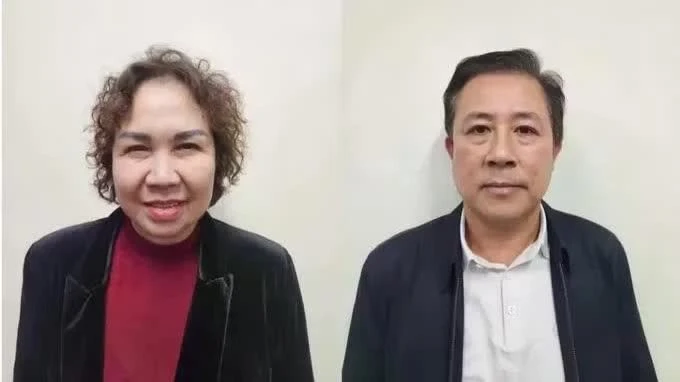 Bị can Chu Thị Thành (trái) và Mai Anh Tuyên.