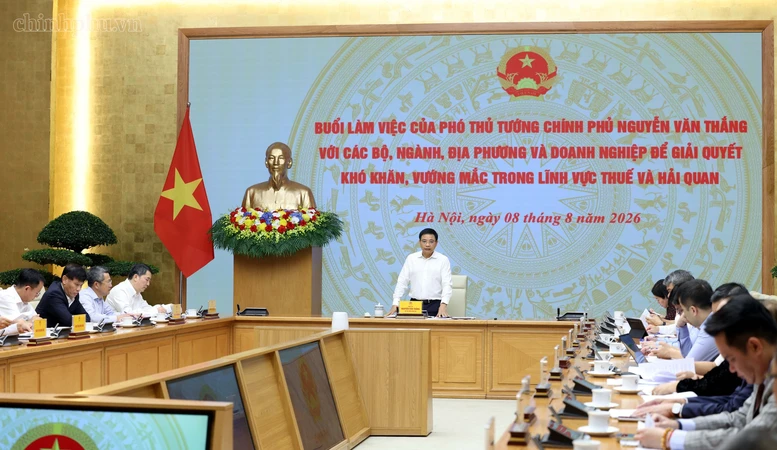 "Chính phủ nhất quán quan điểm hỗ trợ doanh nghiệp không chỉ ở chính sách mà phải thể hiện bằng từng hồ sơ được giải quyết đúng hạn, từng thủ tục được rút ngắn và từng chi phí được cắt giảm", Phó Thủ tướng nhấn mạnh.