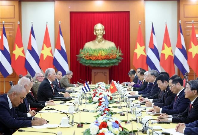 Tổng Bí thư Tô Lâm hội đàm với Bí thư thứ Nhất Đảng Cộng sản Cuba, Chủ tịch nước Cuba Miguel Díaz-Canel Bermúdez. Tổng Bí thư Tô Lâm hội đàm với Bí thư thứ Nhất Đảng Cộng sản Cuba, Chủ tịch nước Cuba Miguel Díaz-Canel Bermúdez.