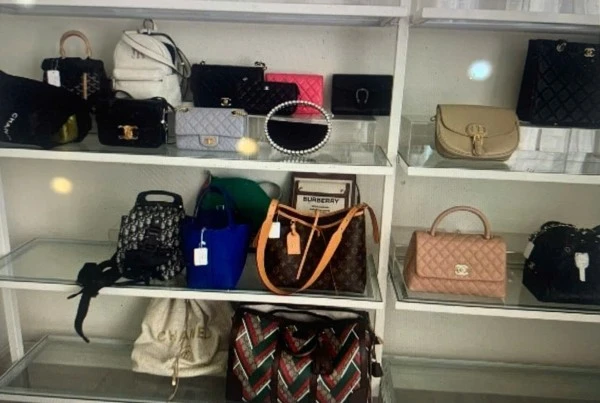 Hàng hóa bị lực lượng chức năng phát hiện, thu giữ.