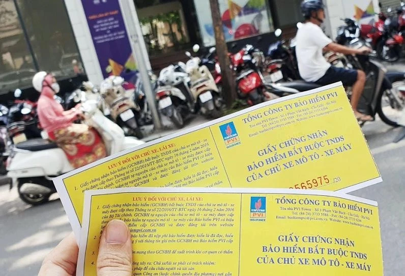 Nhiều ý kiến đề nghị bỏ quy định bắt buộc phải mua bảo hiểm xe máy.