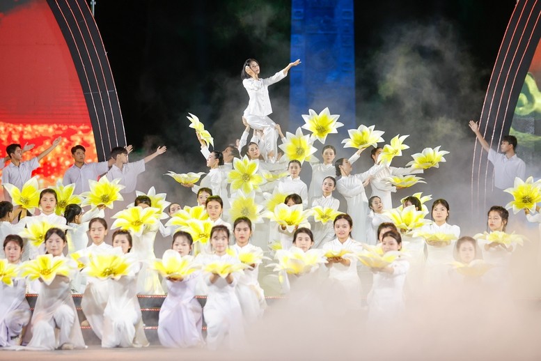 Chương trình nghệ thuật Kỷ niệm 50 năm Ngày Giải phóng Côn Đảo - "Côn Đảo - Hùng ca ý chí Việt Nam". Chương trình nghệ thuật Kỷ niệm 50 năm Ngày Giải phóng Côn Đảo - "Côn Đảo - Hùng ca ý chí Việt Nam".