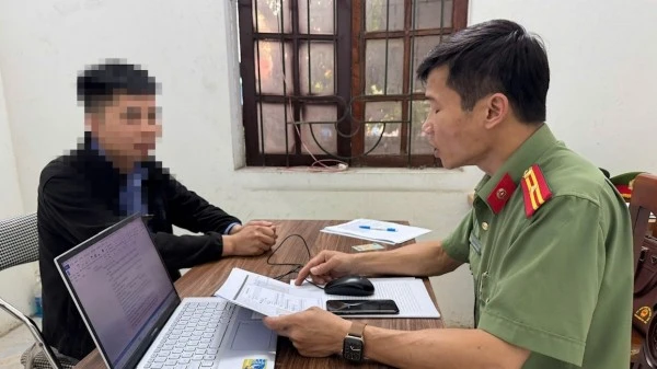 H.T.Q.H tại cơ quan Công an.