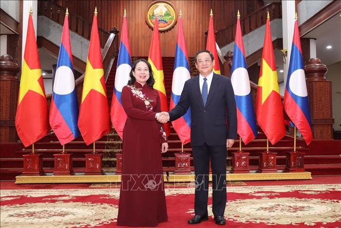 Thủ tướng Chính phủ Lào Sonexay Siphandone (phải) tiếp Phó Chủ tịch nước Việt Nam Võ Thị Ánh Xuân sang thăm chính thức Lào. Thủ tướng Chính phủ Lào Sonexay Siphandone (phải) tiếp Phó Chủ tịch nước Việt Nam Võ Thị Ánh Xuân sang thăm chính thức Lào.