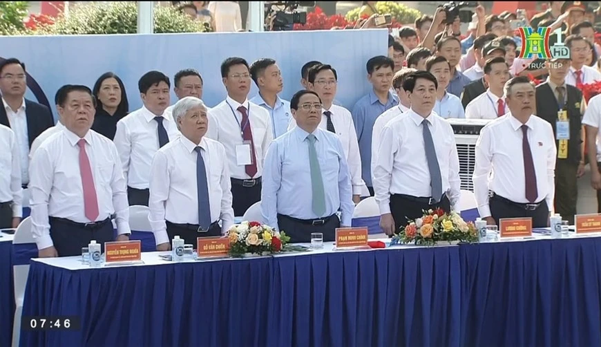 Các đồng chí lãnh đạo Trung ương và thành phố Hà Nội dự ngày hội.