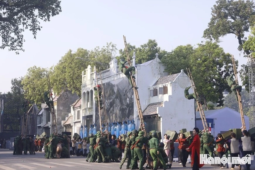 Hùng tráng “Ngày hội Văn hóa vì hòa bình” chào mừng kỷ niệm 70 năm Ngày Giải phóng Thủ đô ảnh 9