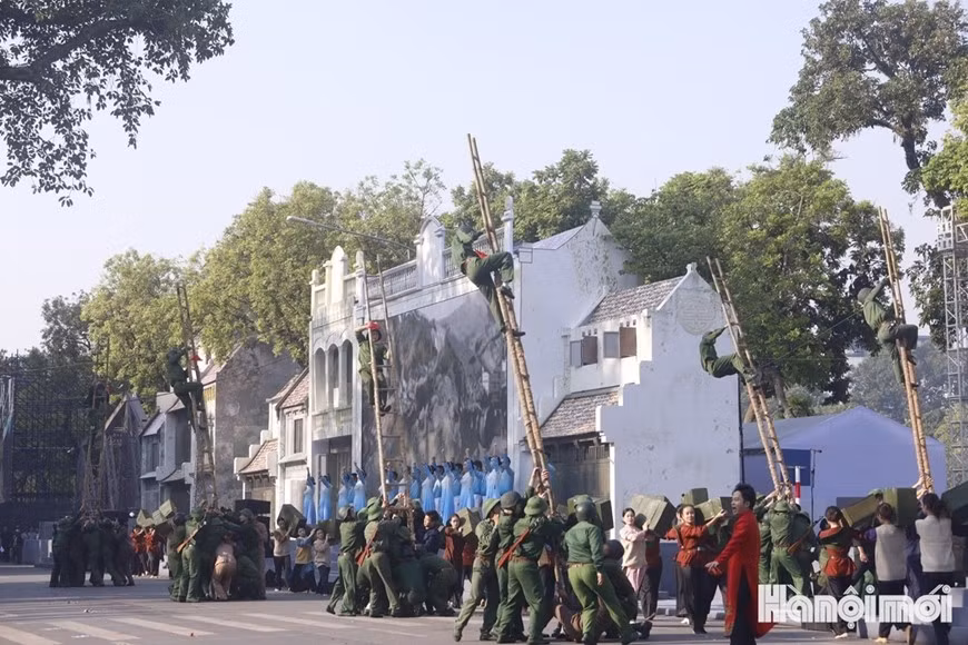Hùng tráng “Ngày hội Văn hóa vì hòa bình” chào mừng kỷ niệm 70 năm Ngày Giải phóng Thủ đô ảnh 9