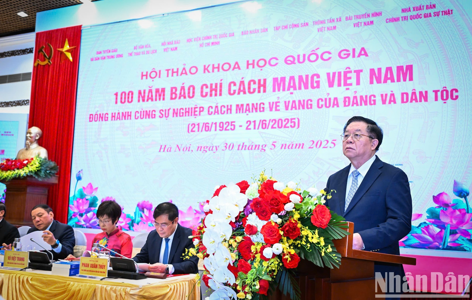 Đồng chí Nguyễn Trọng Nghĩa phát biểu kết luận Hội thảo. Đồng chí Nguyễn Trọng Nghĩa phát biểu kết luận Hội thảo.