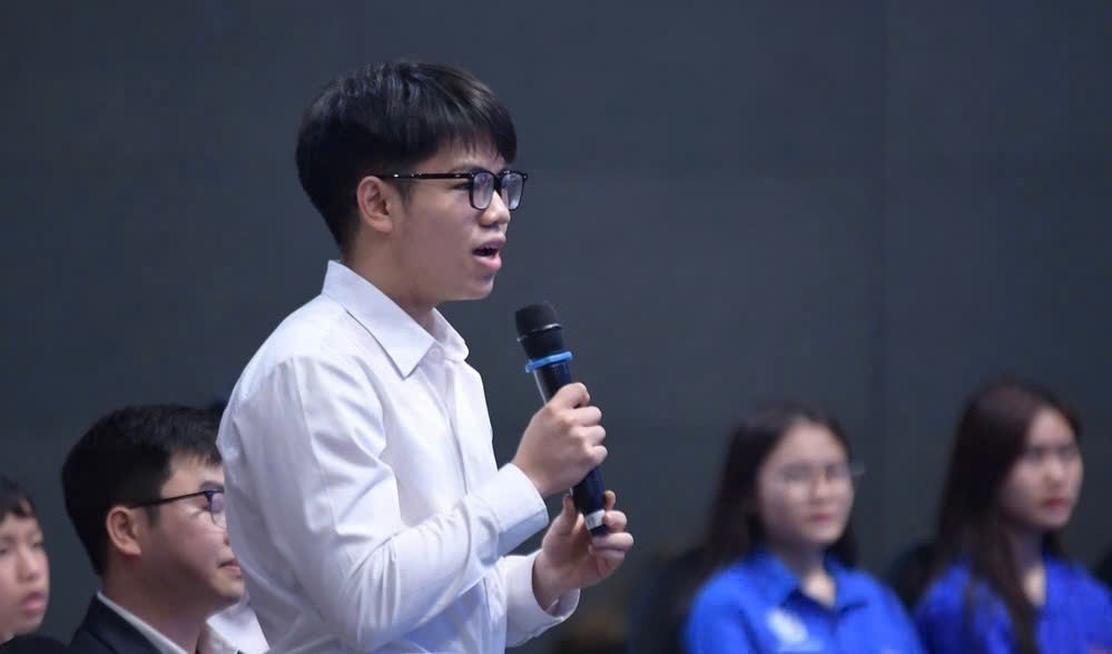 Bạn Nguyễn Hữu Tiến Hưng, sinh viên Đại học Y Hà Nội. Bạn Nguyễn Hữu Tiến Hưng, sinh viên Đại học Y Hà Nội.