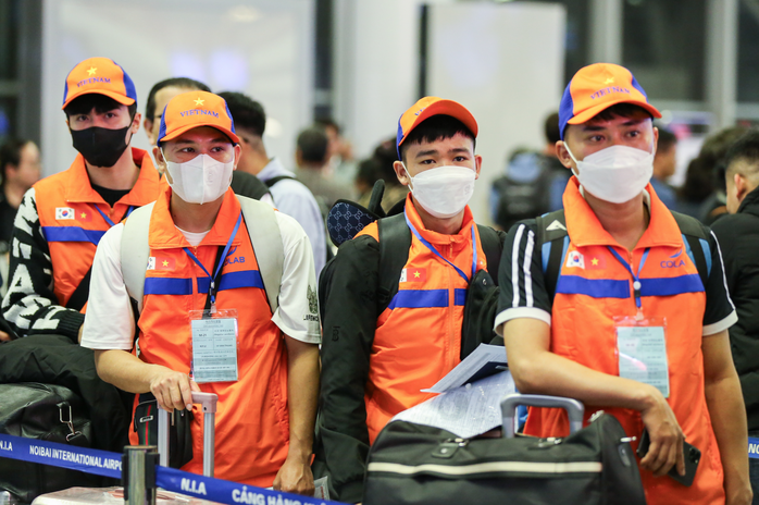 Bình quân mỗi tháng có khoảng 12.500 lao động Việt Nam ra nước ngoài làm việc. Bình quân mỗi tháng có khoảng 12.500 lao động Việt Nam ra nước ngoài làm việc.