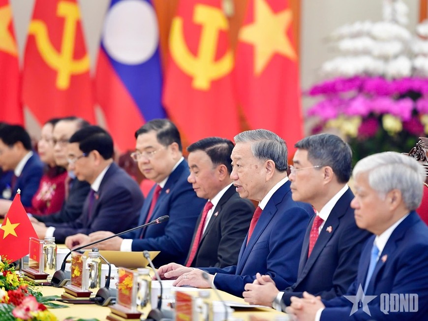 Tổng Bí thư Tô Lâm và các thành viên đoàn Việt Nam tại hội đàm.