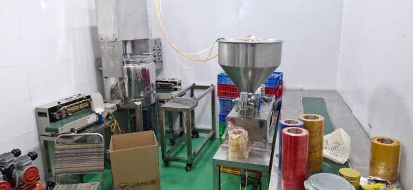 Mỹ phẩm giả bị phát hiện. Mỹ phẩm giả bị phát hiện.