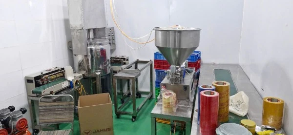 Mỹ phẩm giả bị phát hiện.