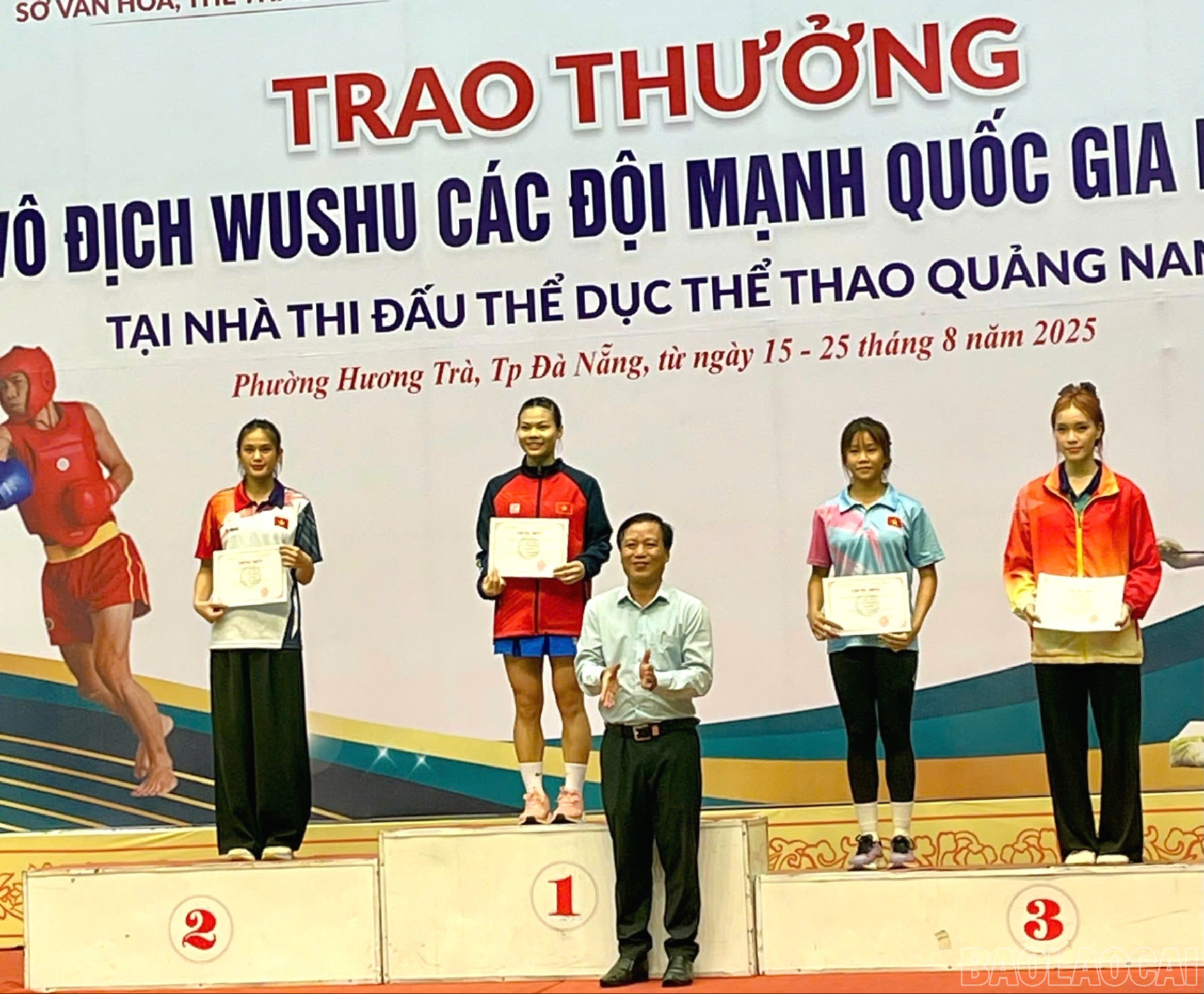 Vận động viên Lò Thị Hạnh giành huy chương Bạc nội dung Sanda hạng cân 48 kg nữ. baolaocai-br-z6943010831698-ac9e8c2921357dc50965d37aea2a914b.jpg