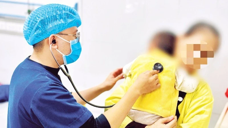 Khoảng hai tuần trở lại đây tại các bệnh viện ghi nhận số ca mắc cúm A phải nhập viện điều trị tăng cao, phần lớn là trẻ em.