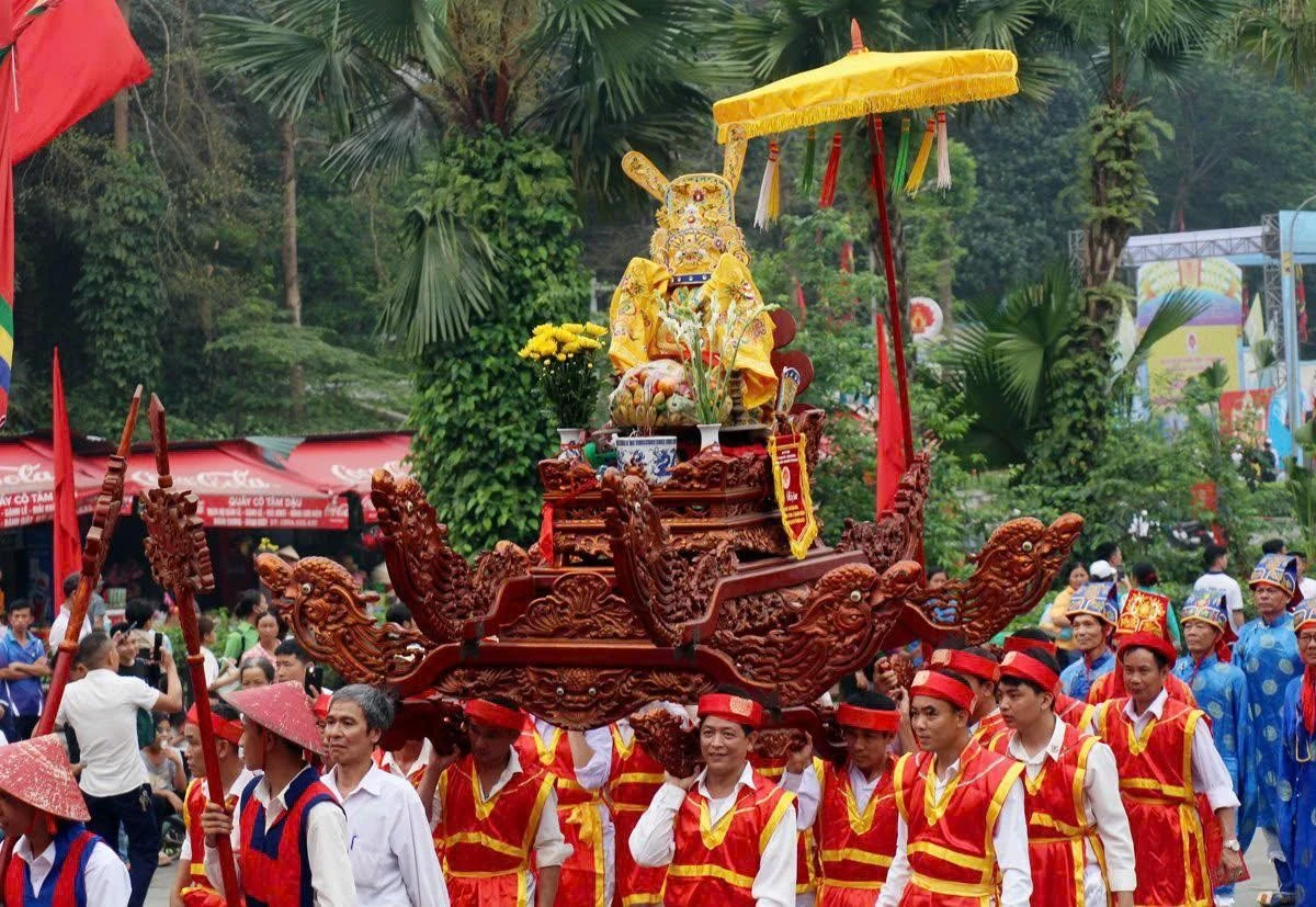 Tín ngưỡng thờ cúng Hùng Vương là loại hình di sản tập quán xã hội, tín ngưỡng và lễ hội được UNESCO ghi danh là di sản văn hóa phi vật thể đại diện của nhân loại.