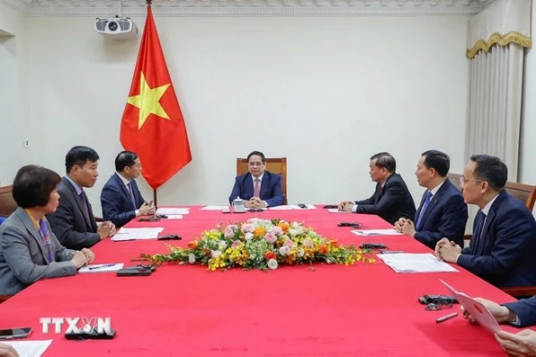 Thủ tướng Phạm Minh Chính điện đàm với Thủ tướng Malaysia Anwar Ibrahim.