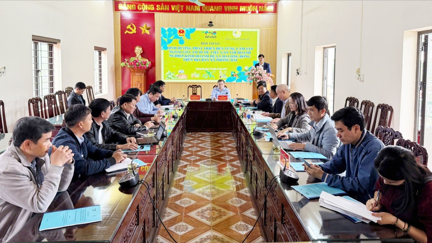 صحنه در کنفرانس. z7332874602893-2cfe89d585669b1d54a217bac3b1a432.jpg