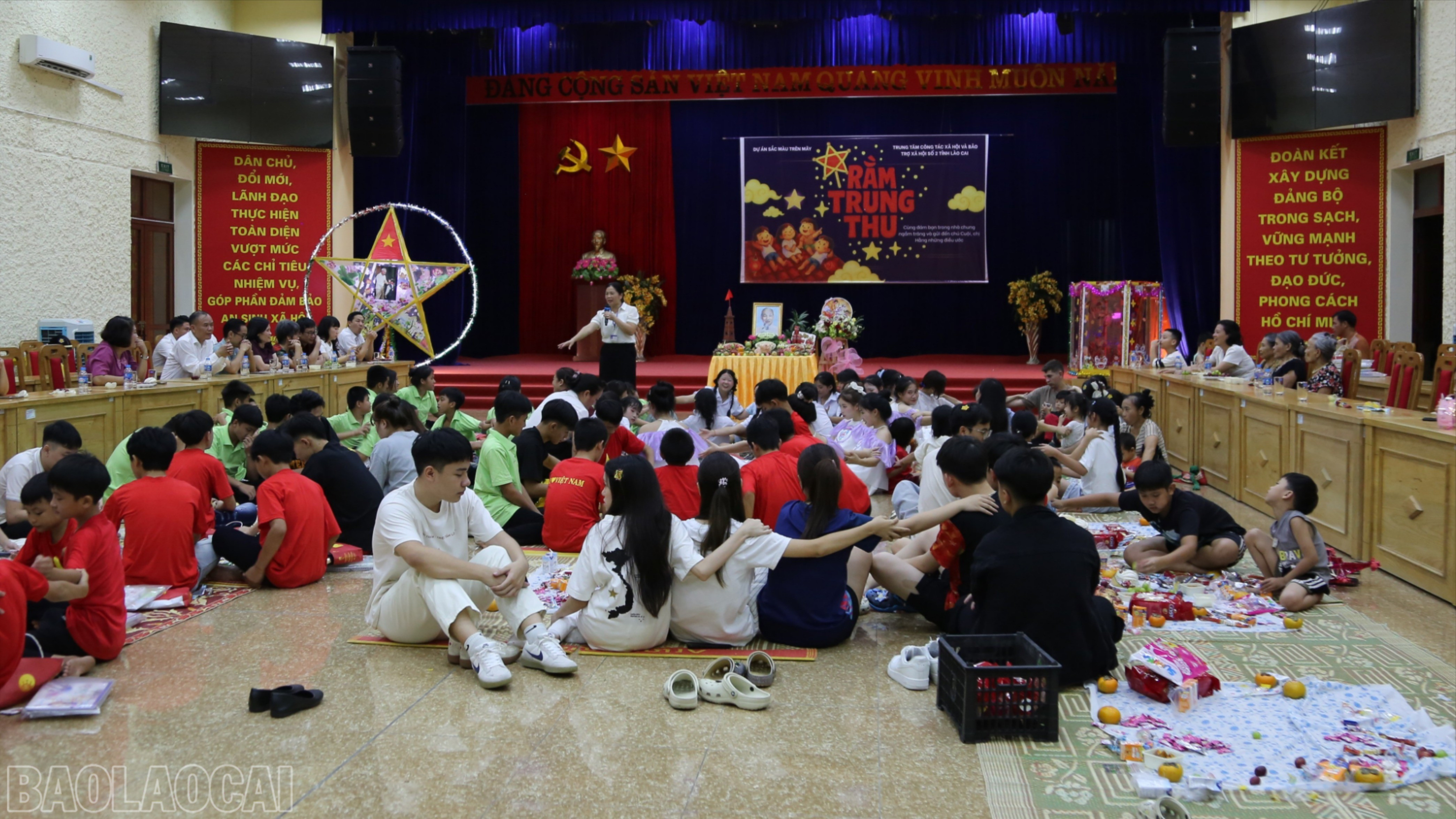 Quang cảnh chương trình. baolaocai-bl_bl-cici4393.jpg